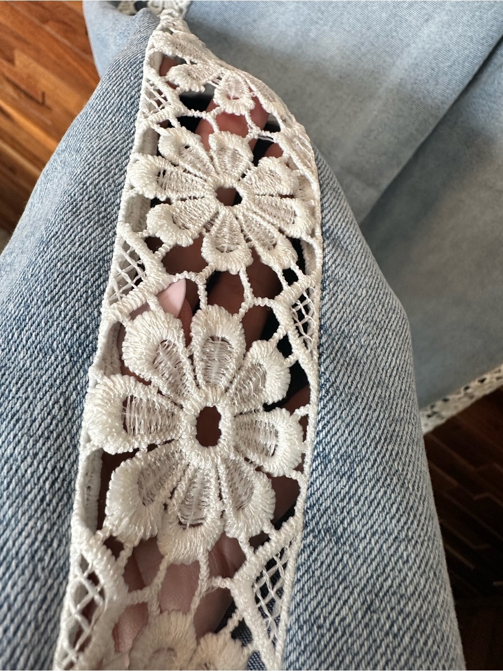 NWT🤍Risen Daisy Flower Lace Jeans 3/26 - Picture 4 of 10